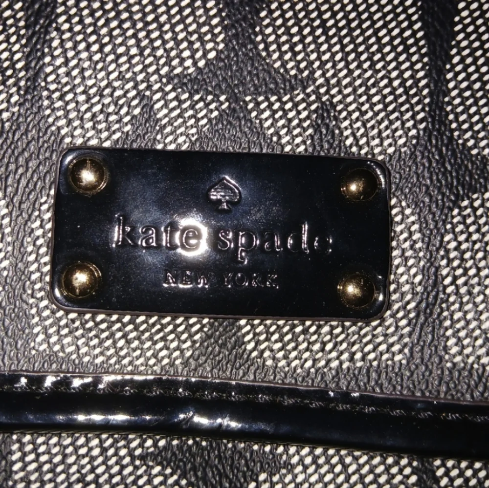 Kate Spade Pebbled Leather "Ace Of Spades" Monogram Adjustable Crossbody Bag - Picture 10 of 10